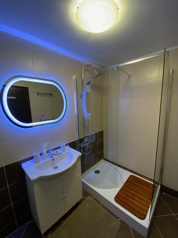 Апартаменти Ioana'S Apartament Сіная Екстер'єр фото